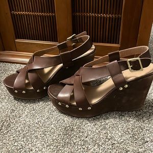 Women’s brown pump, 4” heel